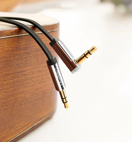 Audio kabel 3.5mm - 3.5mm UGREEN AV119 pod kutom, 0.5m, crni