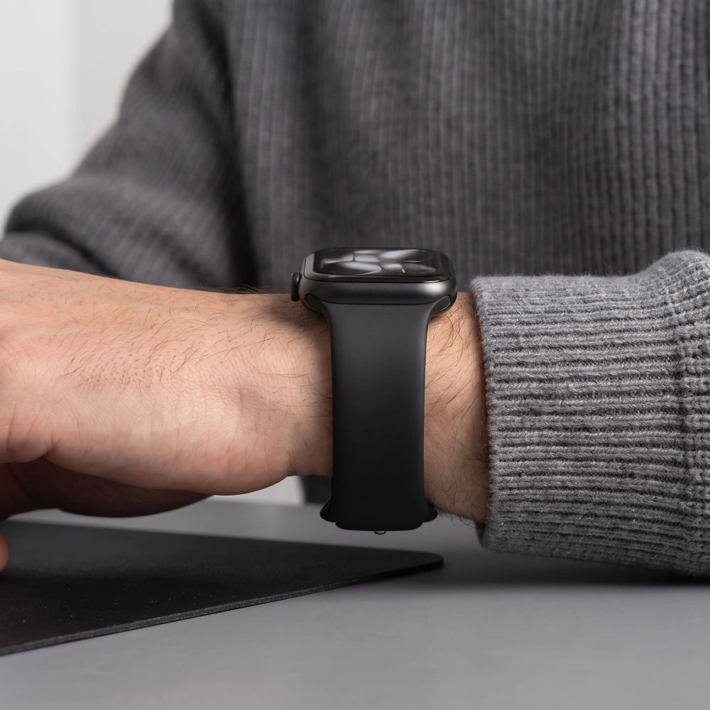 Tech-Protect silikonska narukvica za Apple Watch 49mm / 46mm / 45mm / 44mm serija, crna