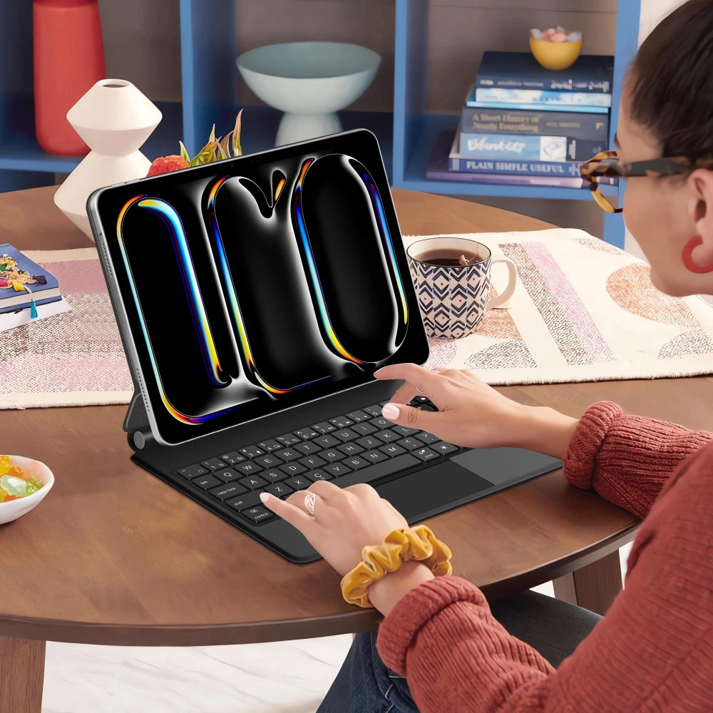 Futrola sa tastaturom za Apple iPad Pro 13 (2025) / (2024), Tech-Protect, SmartCase Magnetic, Crna