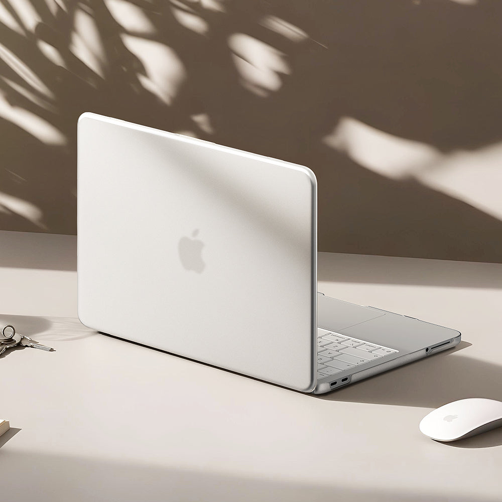 Ringke Slim futrola za Apple MacBook Neo 13 inča, mat providna.