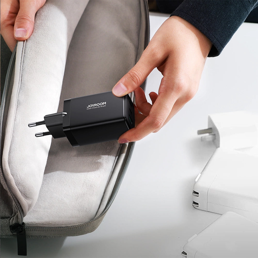 Punjač mreže sa USB-C kablom Joyroom TCG01, 65W, 3.25A, 1 x USB-A - 2 x USB-C, Crni