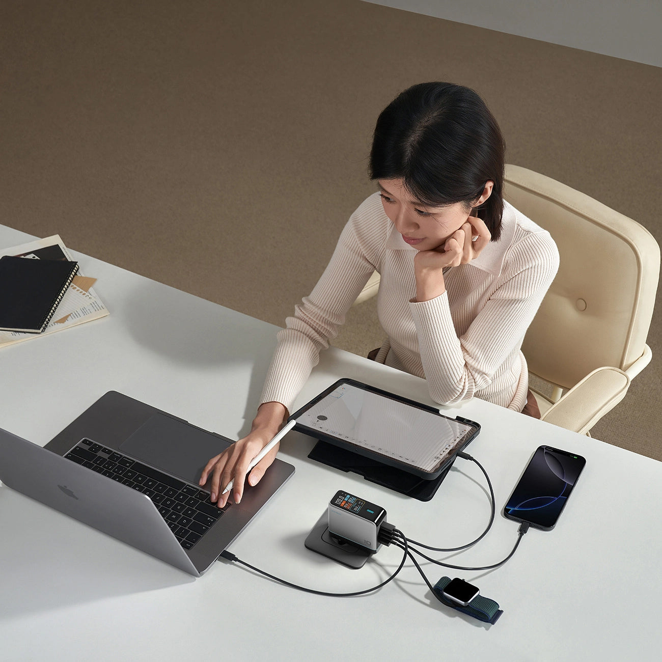 Punjač za mrežu sa USB-C kablom Cuktech AD1204U Display, 120W, 6A, 1 x USB-A - 2 x USB-C, Srebrni