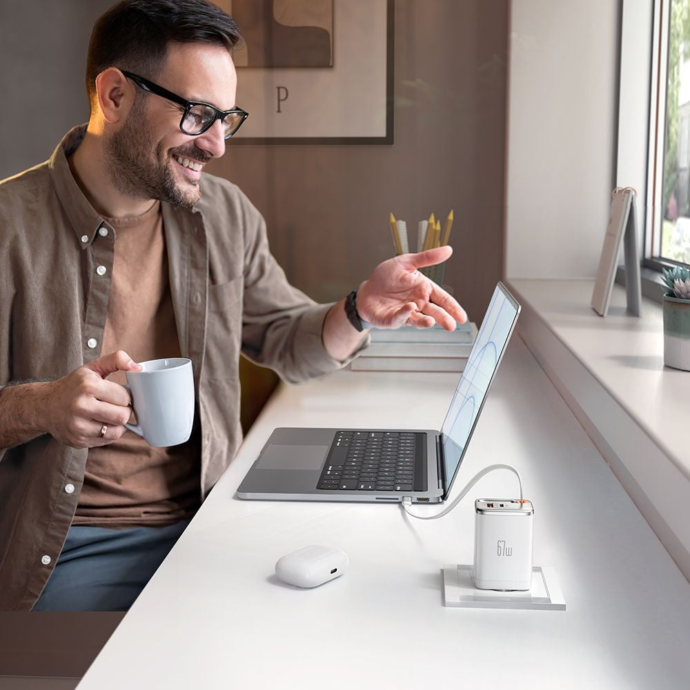 Punjač za mrežu sa USB-C kablom McDodo CH-4103 FreeGo Display, 67W, 3.35A, 1 x USB-A - 1 x USB-C, Beli