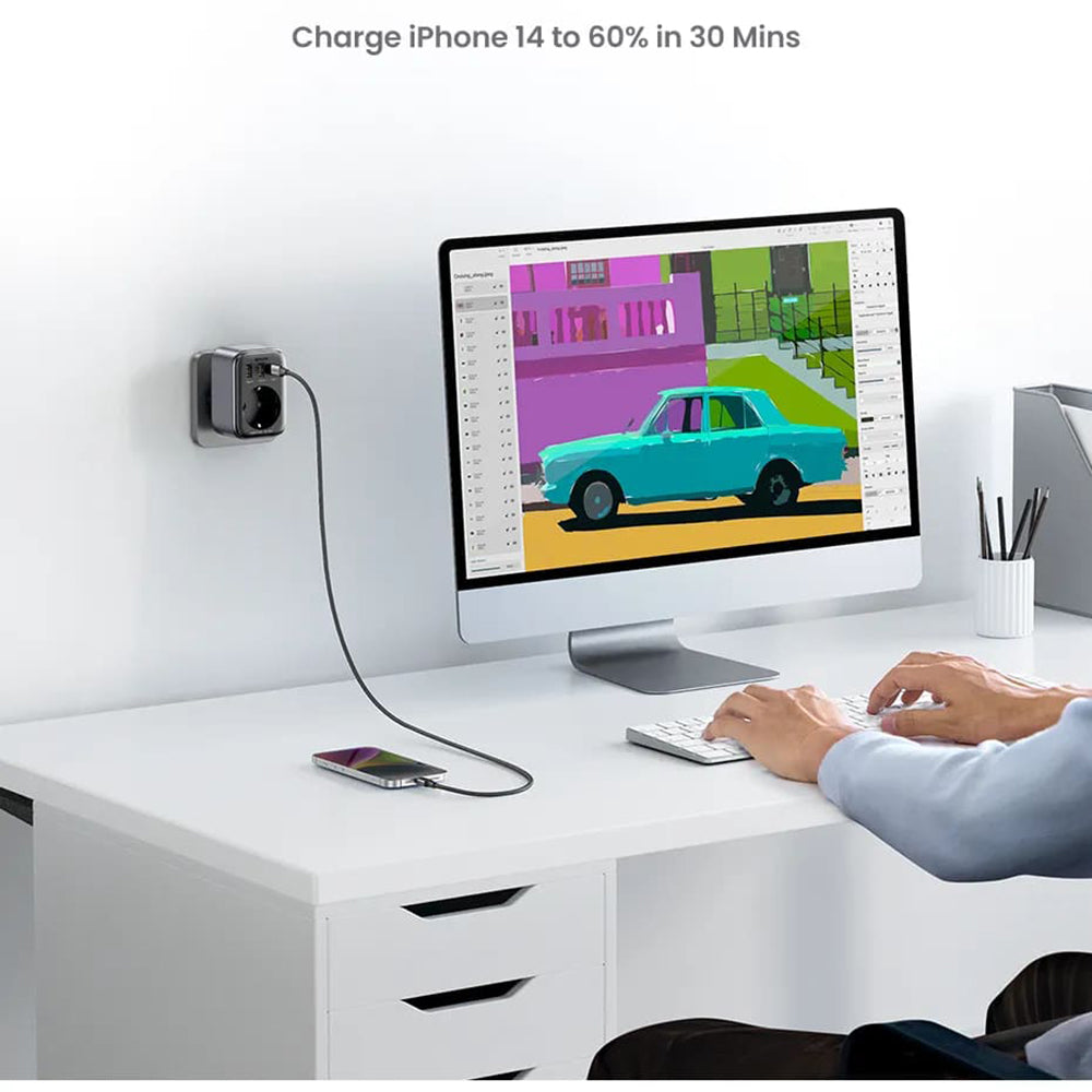 Punjač mreže UGREEN 15289 US, 30W, 3A, 2 x USB-A - 1 x USB-C - 1 x Schuko, Crni