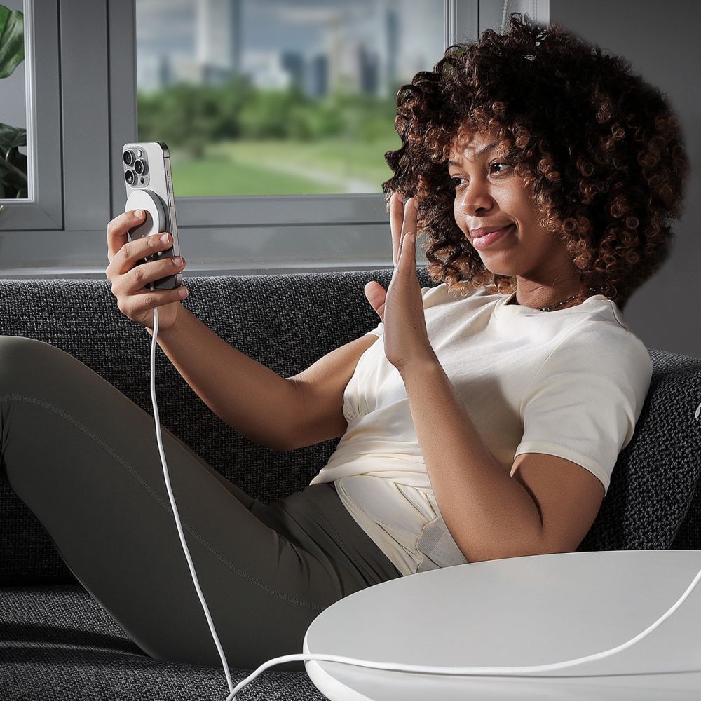 Bežični punjač ESR HaloLock, 15W, 1.67A, Srebrni